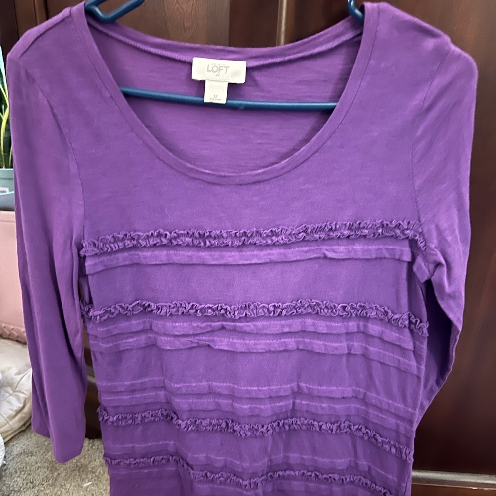 LOFT 3/4 Sleeve Top with ruffled decorations